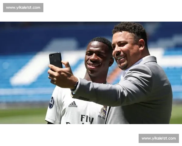 维尼修斯引爆德比闹剧：摆臭脸 + 冲冲突，皇马该卖他？